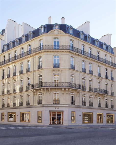 galerie dior paris montaigne|dior montaigne interior.